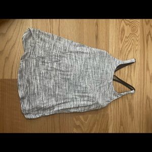 Lululemon Moment to Movement 2 in 1 tank Sz 2